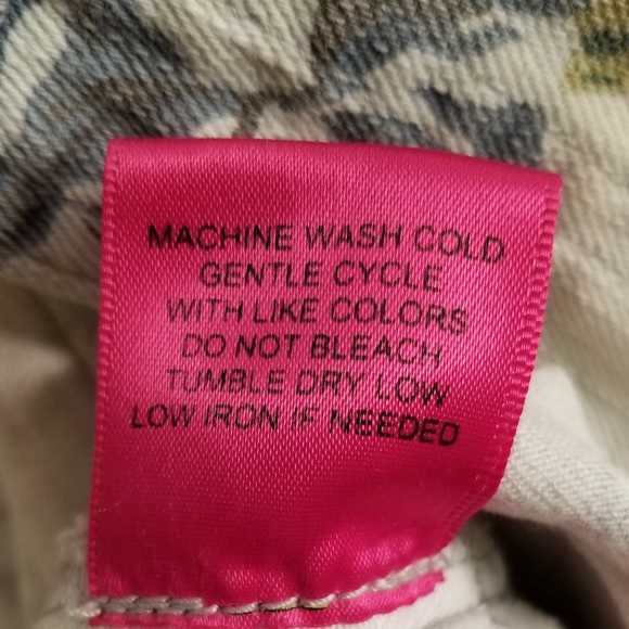 Tinseltown Women's Cropped Floral Denim Jacket with Frayed Hem - Picture 8 of 8